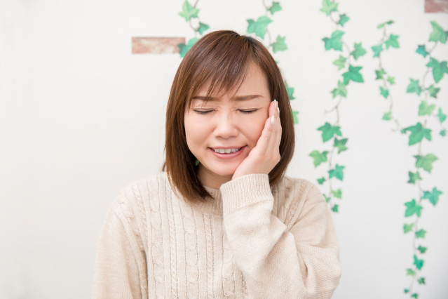ストレートネックによる顎関節症の症状